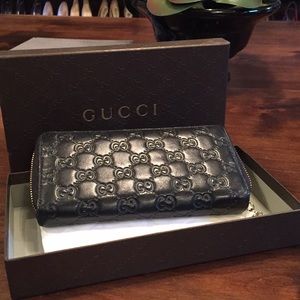 Authentic Gucci black wallet. Bamboo